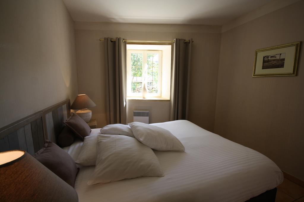 Logis Hotel Restaurant Le Domaine De L'Eau Vive Largentiere Ruang foto