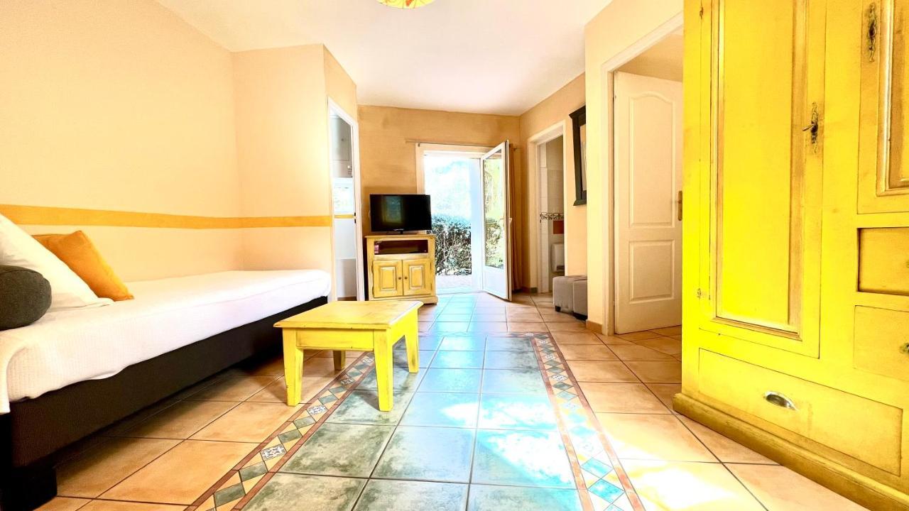 Logis Hotel Restaurant Le Domaine De L'Eau Vive Largentiere Bagian luar foto