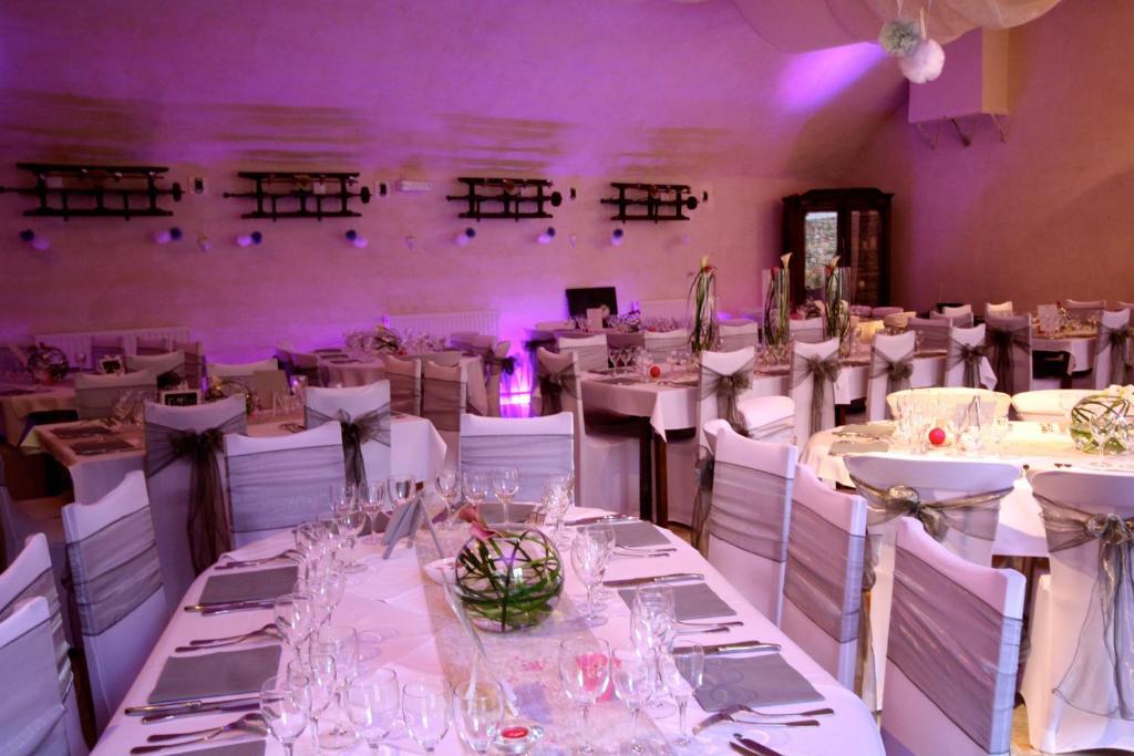 Logis Hotel Restaurant Le Domaine De L'Eau Vive Largentiere Bagian luar foto